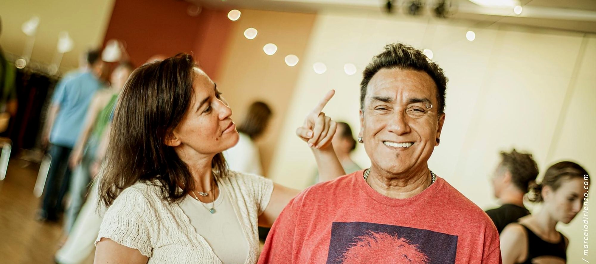 Juana Sepúlveda and Chicho Frumboli laughing during a workshop