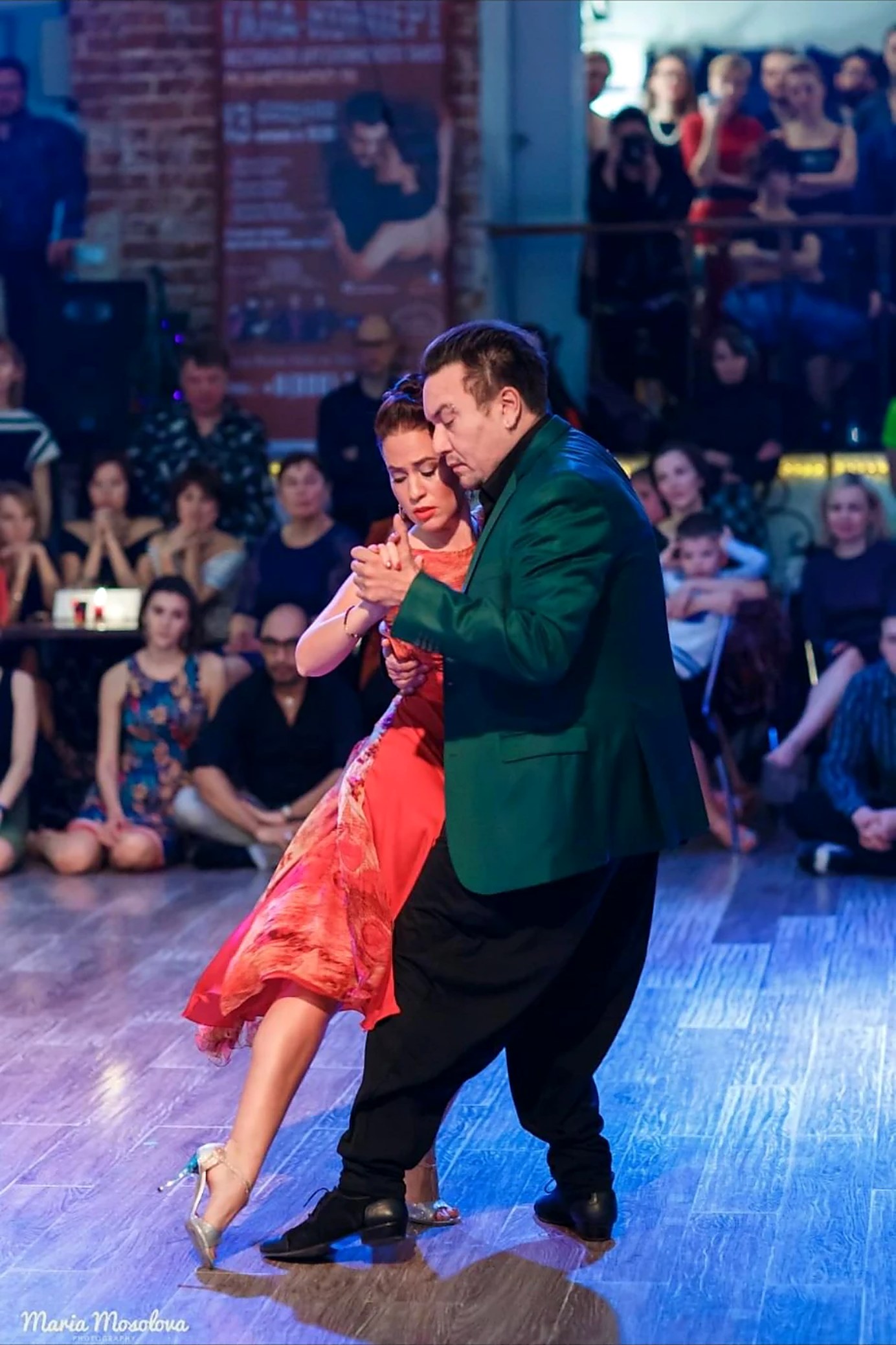 Chicho Frumboli and Juana Sepúlveda performing